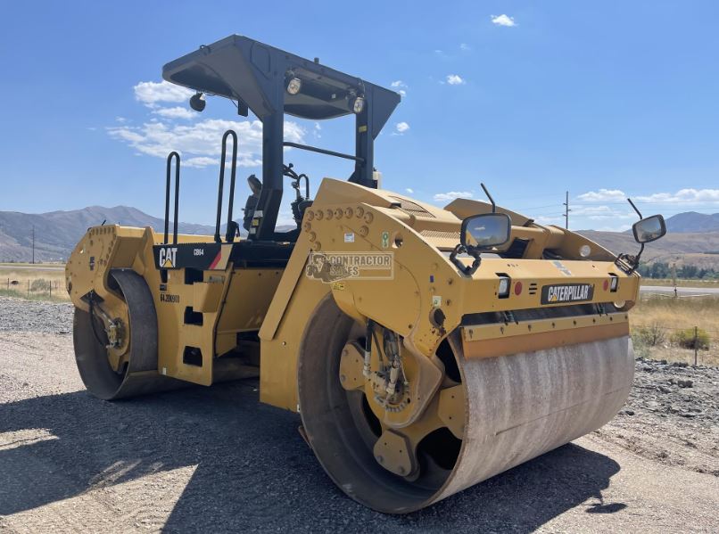 2015 CATERPILLAR CB64