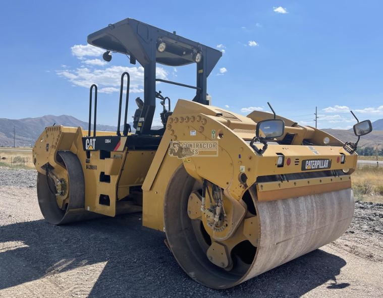 2015 CATERPILLAR CB64